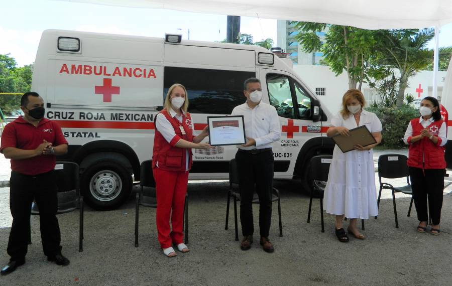 Cruz Roja Mexicana entrega 2 nuevas ambulancias para la Delegación Mérida