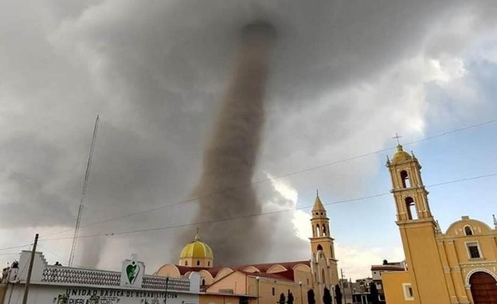 (VIDEO) Sorprenden múltiples tornados al mismo tiempo en Puebla