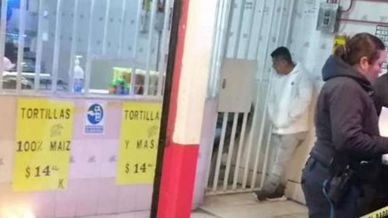 Edomex: Muere asfixiado tras comer un taco en la fila de las tortillas