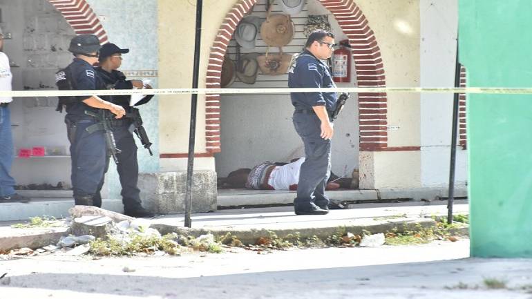 Cancún: Lo matan a unos metros del Palacio Municipal