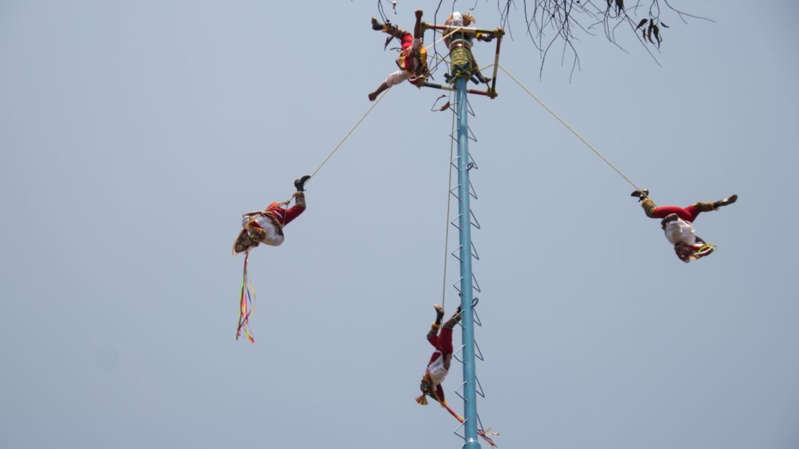 Puebla: Danzante volador fallece al caer de 20 metros de altura