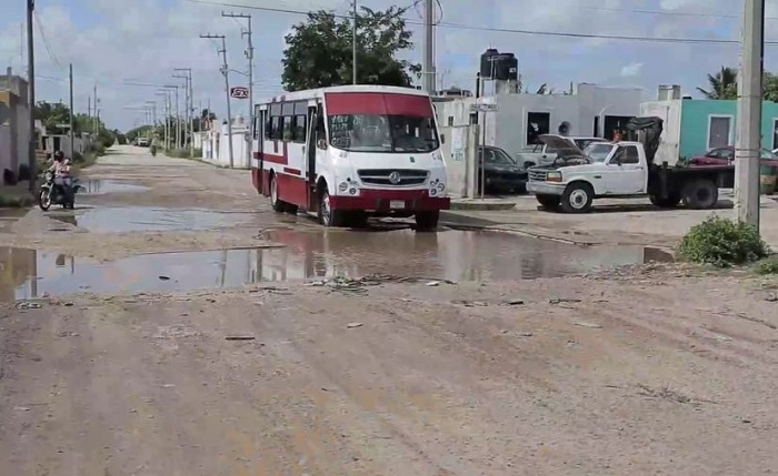 Aprovechó que una joven esquivaba los baches de Villas Oriente para tocarla