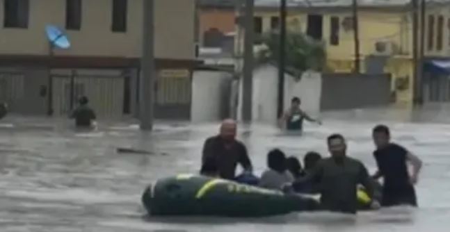 Rescatan a recién nacido durante inundaciones en Reynosa