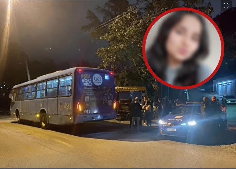 Joven estudiante muere al chocar choca contra un poste al sacar su cabeza del autobús