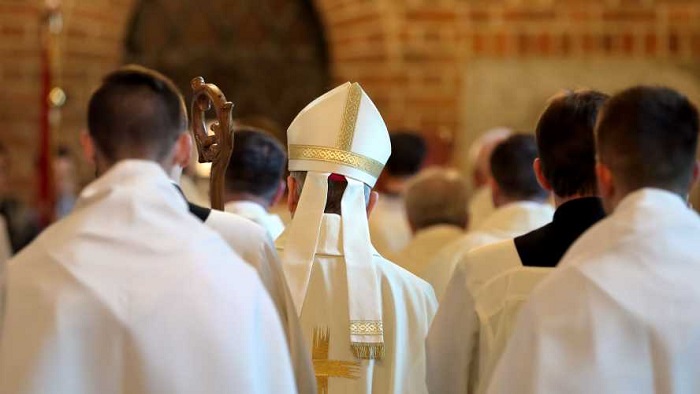 Por falta de pruebas, el Vaticano exime a exobispo de EE.UU. acusado de abuso