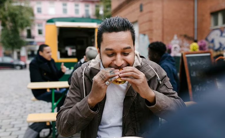 Seis alimentos que te hacen aumentar de peso sin darte cuenta