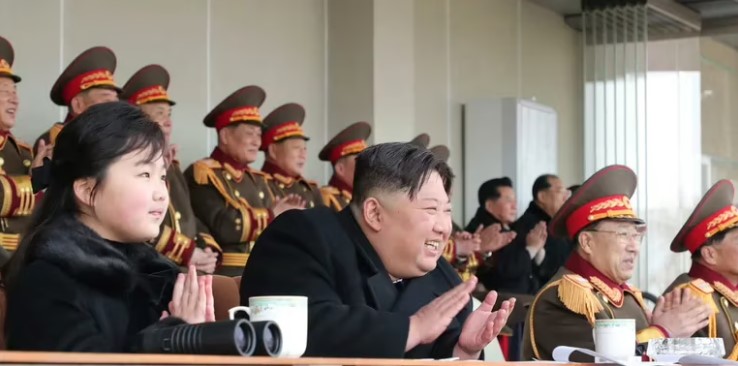 Norcoreanos revelan que Kim ejecuta a quienes ven videos de Corea del Sur