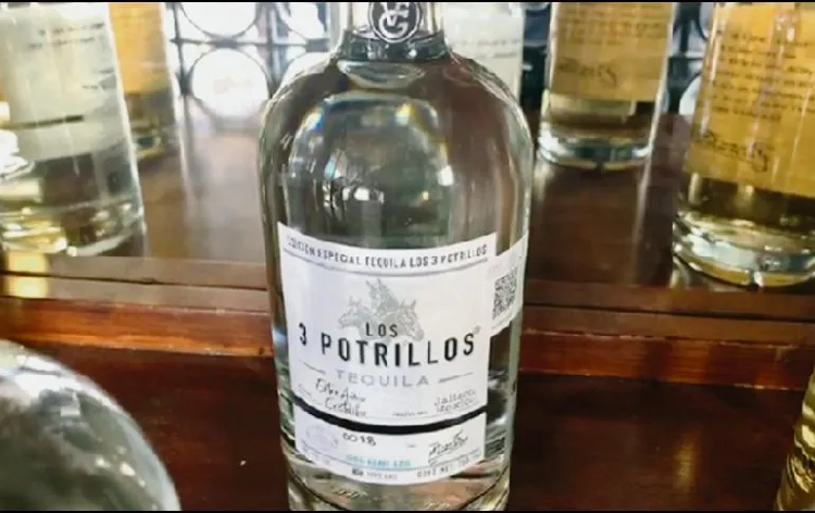 Vicente fernández presenta tequila “Los 3 potrillos”