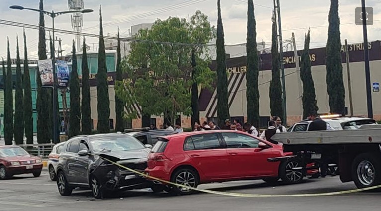 Puebla: Muere tras sufrir un infarto mientras conducía y choca contra un auto