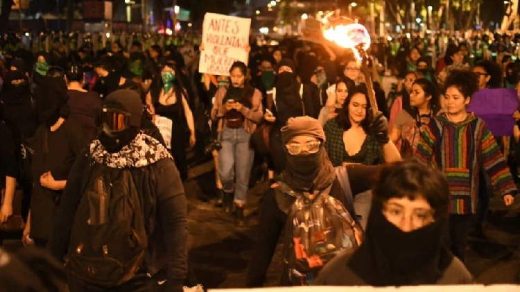 Mujeres alzan la voz contra la violencia machista en CDMX