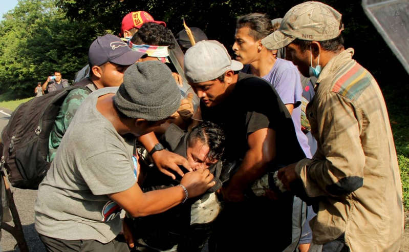 Chiapas: Hospitalizan a 5 agentes de la GN por agresiones de migrantes