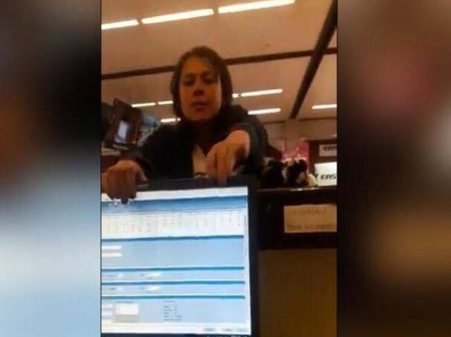 Mujer llega media hora tarde, pierde vuelo y causa destrozos en aerolínea