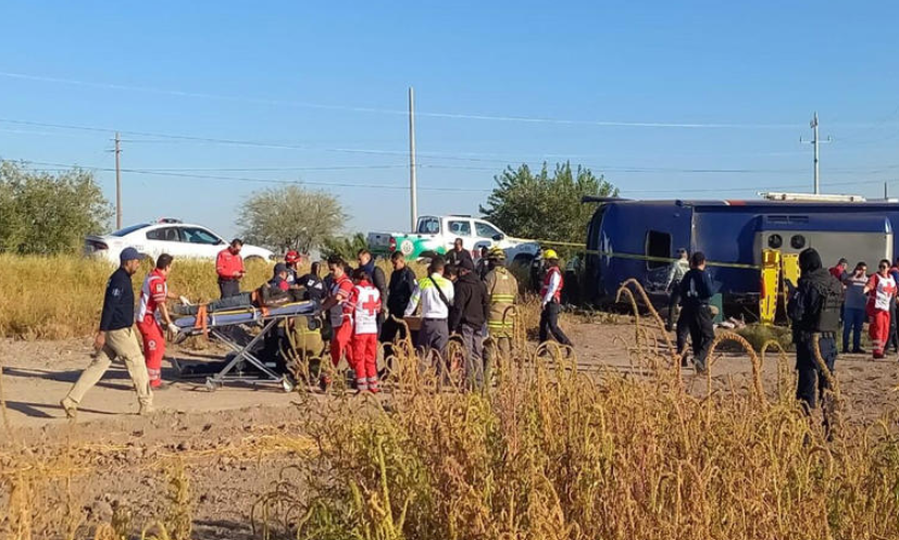 Durango: Vuelca camión del IMSS que llevaba pacientes; un muerto y 19 heridos