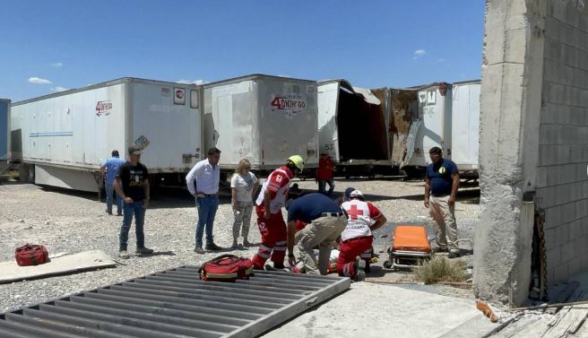 Saltillo: Le cae encima portón de 149 kilos a trabajador de empresa