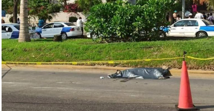 Motociclista acaba con la vida de una mujer tras arrollarla a toda velocidad