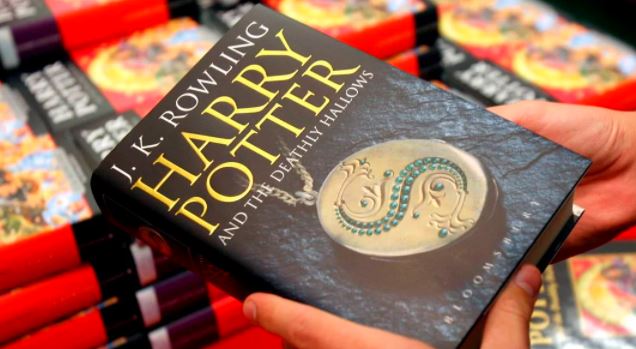 Párroco de EE.UU. quema libros de Harry Potter "por ser "brujería"