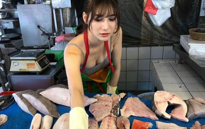 Conoce a la “vendedora de pescado más bella”