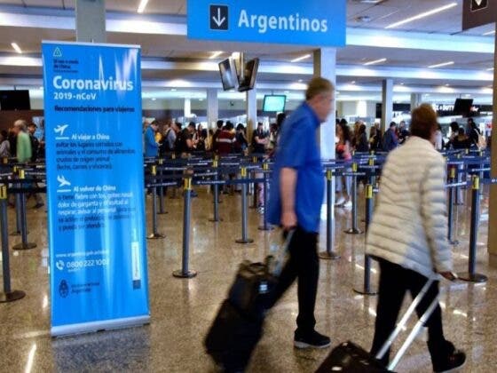 Argentina cerrará fronteras con México; suspenderán vuelos