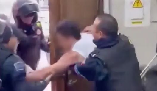 (HAY VÍDEO) Puebla: Cuatro policías irrumpen en Universidad para detener a alumno