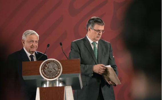 AMLO defendió a Ebrard tras selfie en funeral de la reina Isabel II