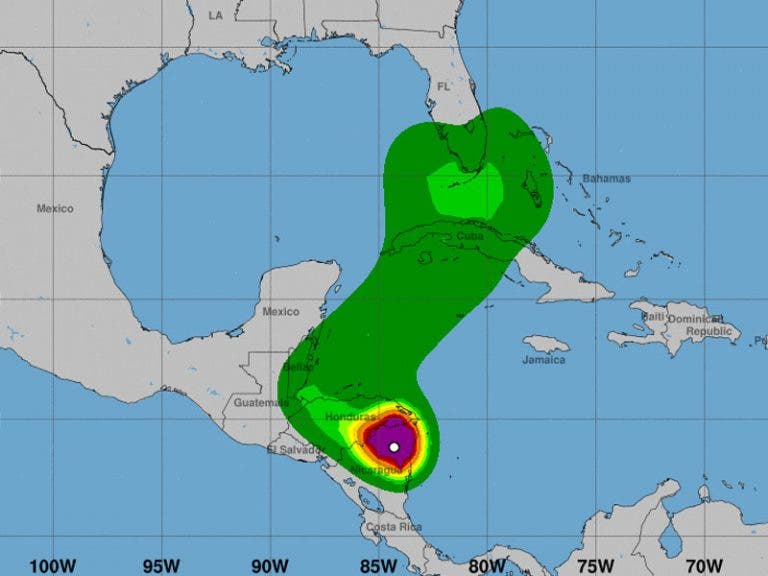 ETA se degrada a tormenta tropical aunque podría fortalecerse de nuevo