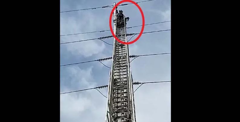 NL: Sujeto amenaza con lanzarse de torre de alta tensión