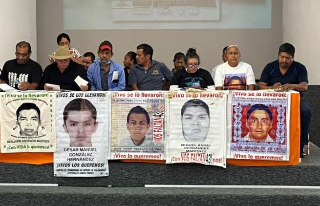 Ayotzinapa: familiares rechazan informe de AMLO