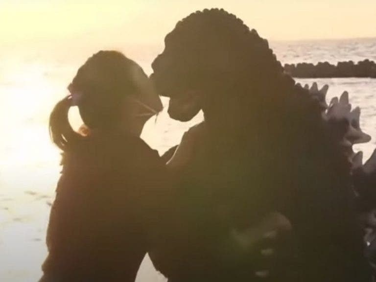 VIDEO: Joven le propone matrimonio a Godzilla en programa de televisión