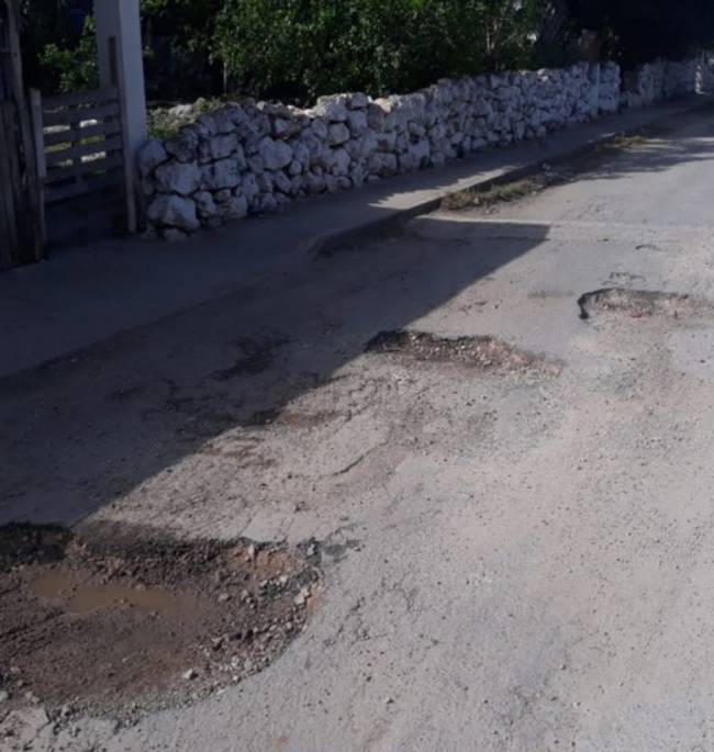 Izamal: “Kimbilá una comisaria llena de baches”... Es una venganza política, dicen