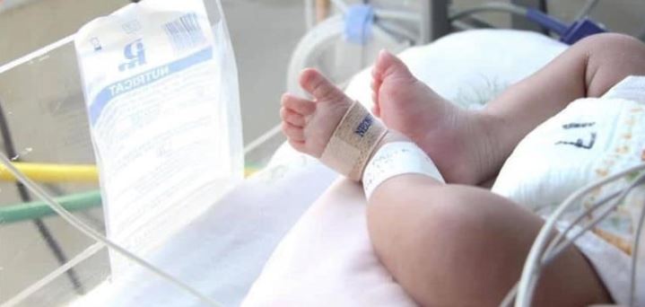 Bebé de seis semanas de nacido muere por COVID-19