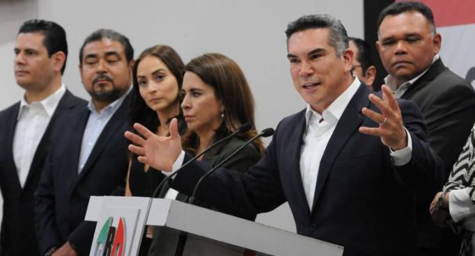‘Alito’ Moreno da ‘hueso’ a 6 exgobernadores del PRI; entre éstos Rolando Zapata