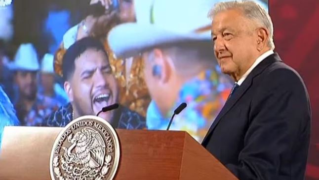 AMLO y su burla: Dedica canción "Ya supérame" a Denise Dresser y a opositores