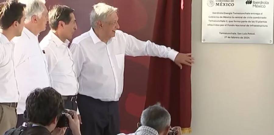 López Obrador celebra la compra de las plantas de Iberdrola con un acto electoral