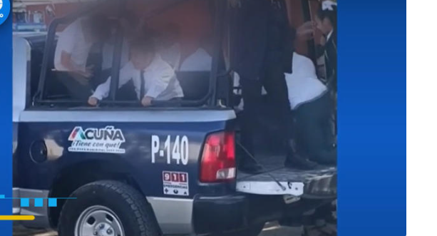 Coahuila: Policías 'detienen' a niño y lo suben a la patrulla por vender dulces en su escuela