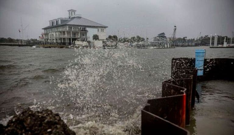 Luisiana es golpeada por el huracán ‘Zeta’; reportan un muerto