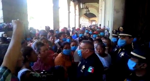 Mérida: ¡Peligrosa protesta! de gente que no pudo registrarse en “seguro de desempleo”