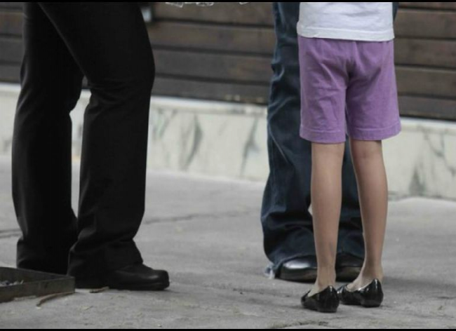 Abandonan a niña de un año afuera de una tienda de Sonora