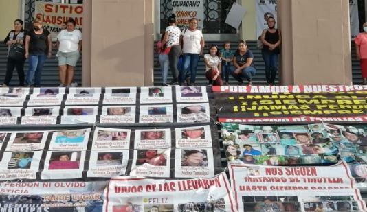 Familias de desaparecidos hacen plantón en Ciudad Victoria, Tamaulipas