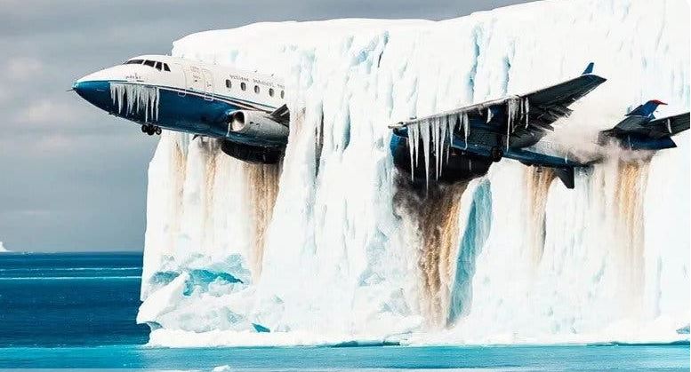 Hallan  un avión perdido hace muchos años en un iceberg