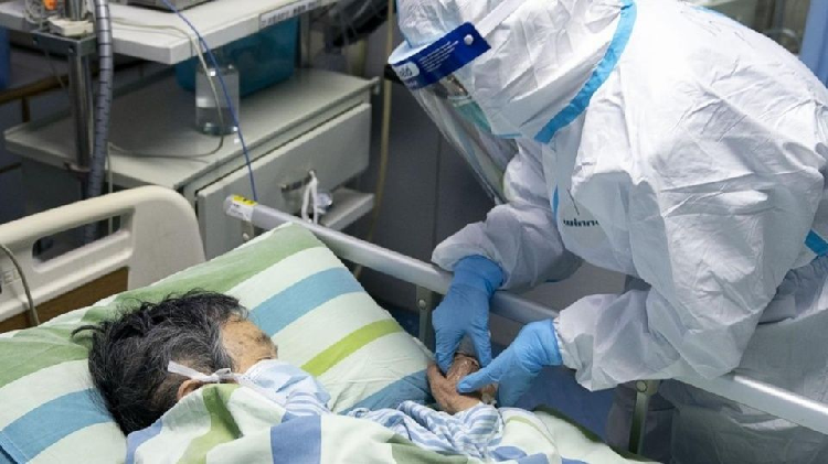 Muertos por coronavirus en China aumenta a 213 y casi 10 mil contagiados