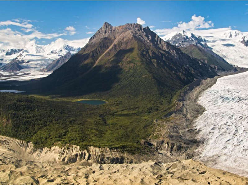 Muere profesor al caer de la cima de una montaña en Alaska