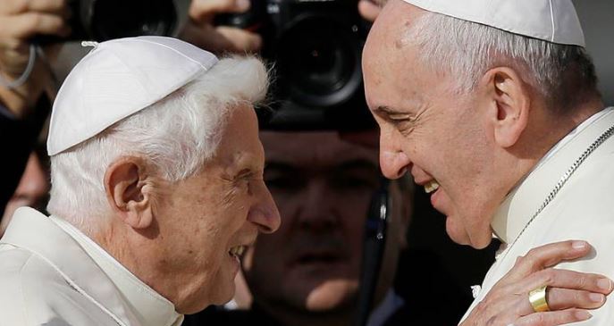 Benedicto XVI está muy delicado de salud, preocupa su estado