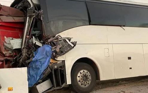 Autobús choca en la Saltillo-Zacatecas con saldo de un muerto y múltiples heridos