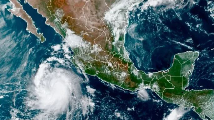 Aparecen simultáneamente dos potenciales ciclones en el Pacífico mexicano