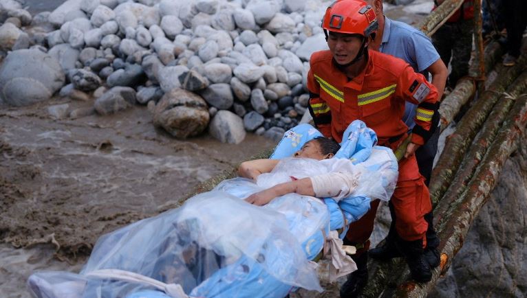 Terremoto deja al menos 65 muertos en China