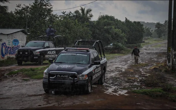 Abaten a sujeto armado durante balacera en Uruapan, Michoacán