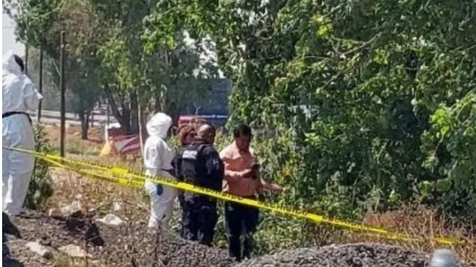 Hallan cuerpo con narcomensaje en la México-Puebla: empresario desaparecido