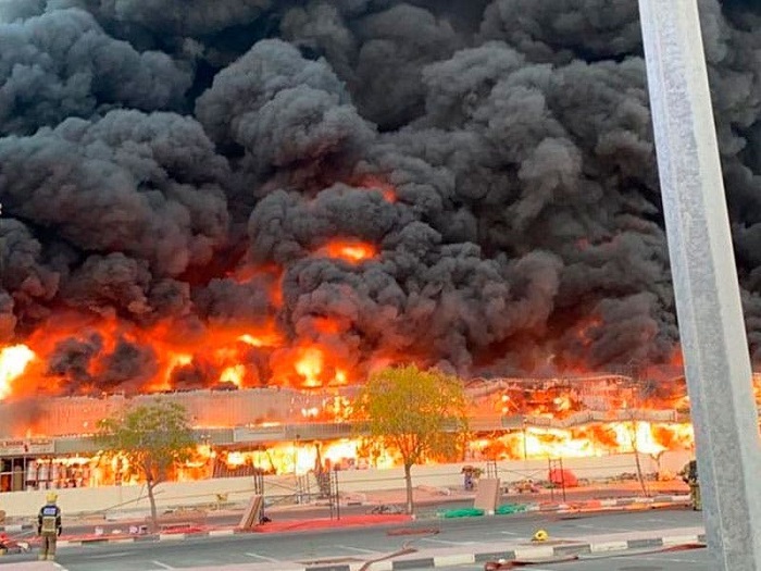 Se incendia mercado de Ajmán en Emiratos Árabes Unidos