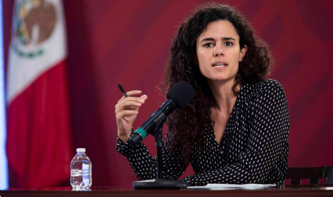Acusan a  Luisa María Alcalde y niega nepotismo en su familia con Sabina Berman