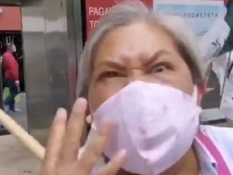 (VIDEO) Señora muestra toda su ira contra AMLO y se vuelve viral